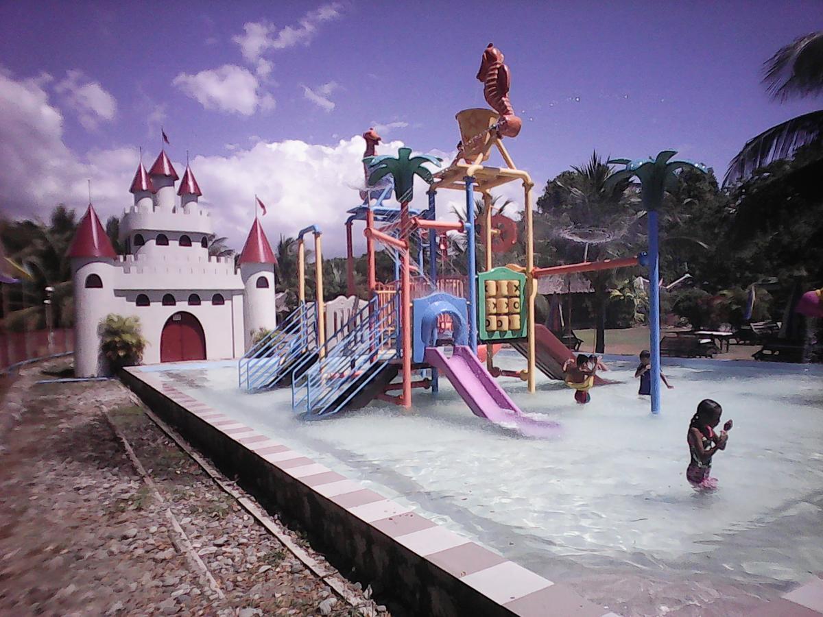 Gazebo Pools And Restaurant Ξενοδοχείο Cabadbaran Εξωτερικό φωτογραφία